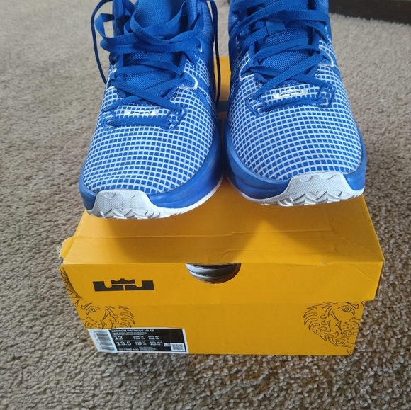 MEN NIKES - Picture 7 of 7